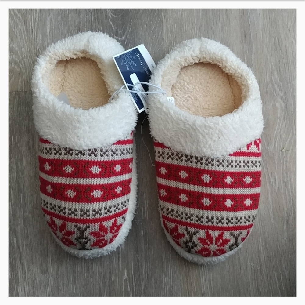 Red Brown Fuzzy poinsettia slipper house slipper